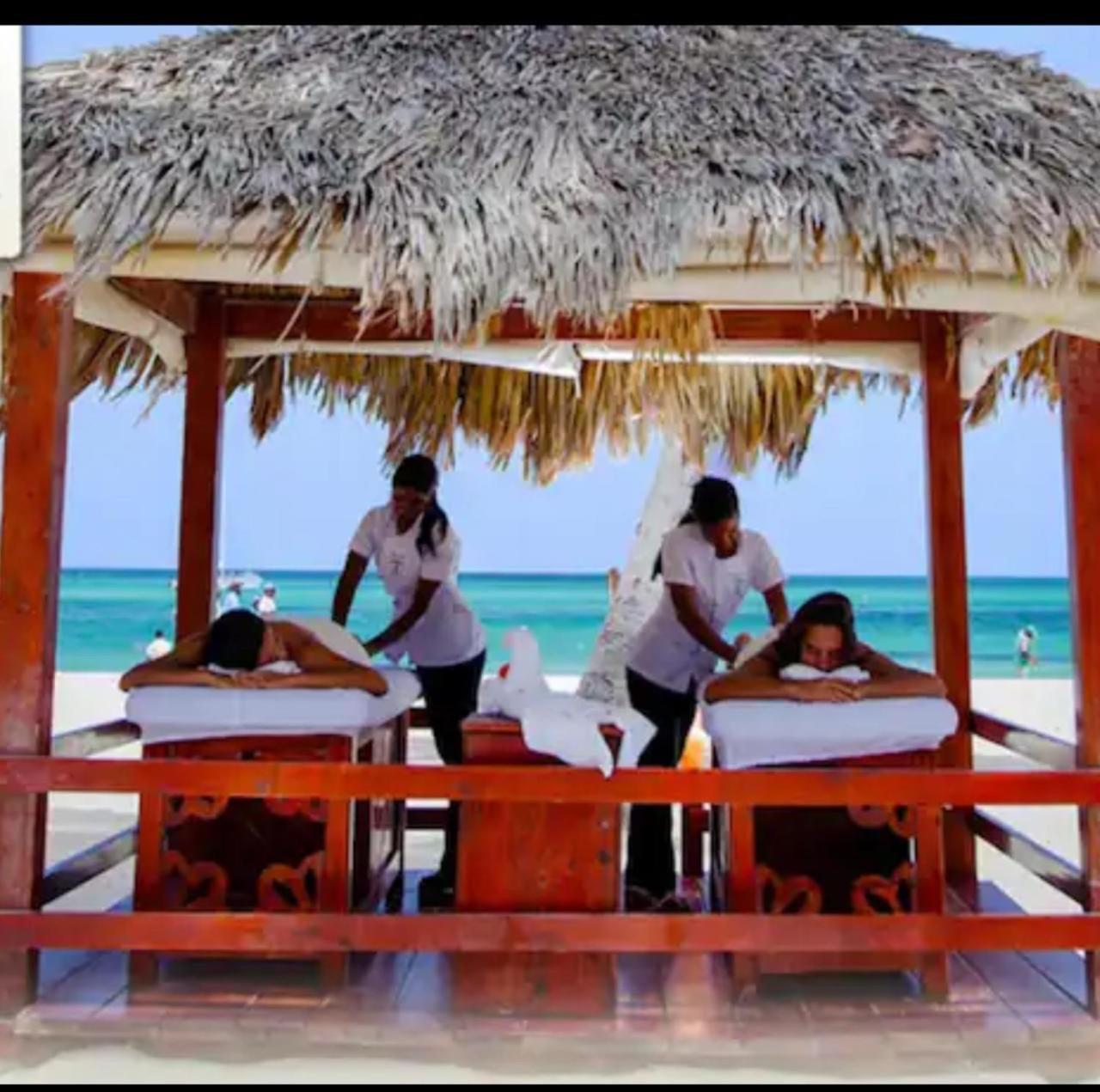 Madonna Pool Beach Los Corales Punta Cana Kültér fotó